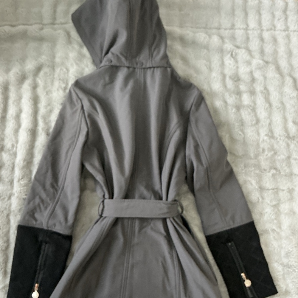 Woman’s Betsy Johnson jacket - Picture 4 of 5